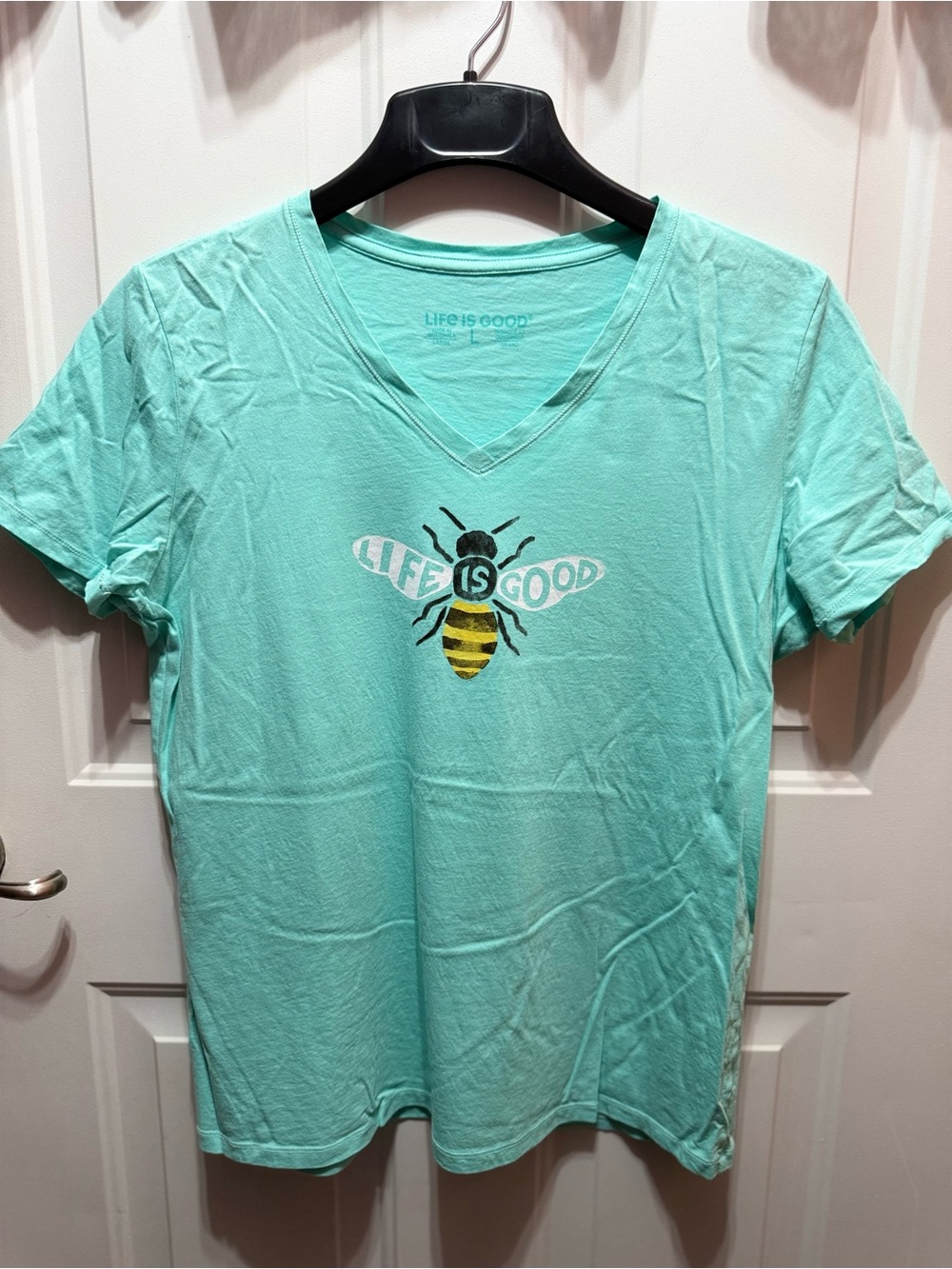 Life Is Good Mint Bee V-Neck Tee with Graphic Size L